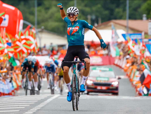 Berrade Scores Third Vuelta Stage Win for Kern Pharma!